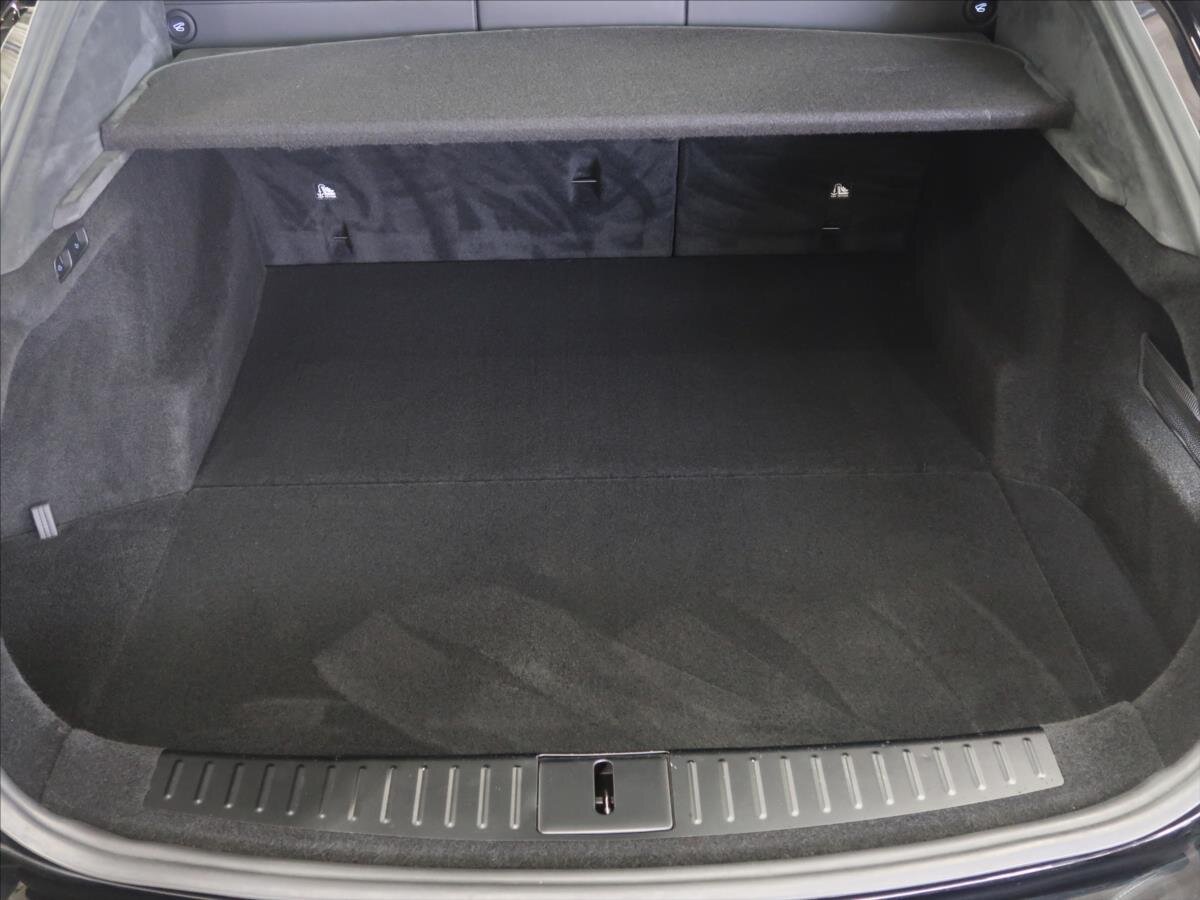 Tesla Model S Hatchback 0,0 493 kw
