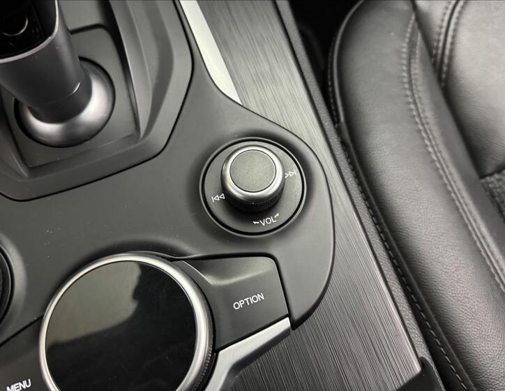 Alfa Romeo Stelvio 29