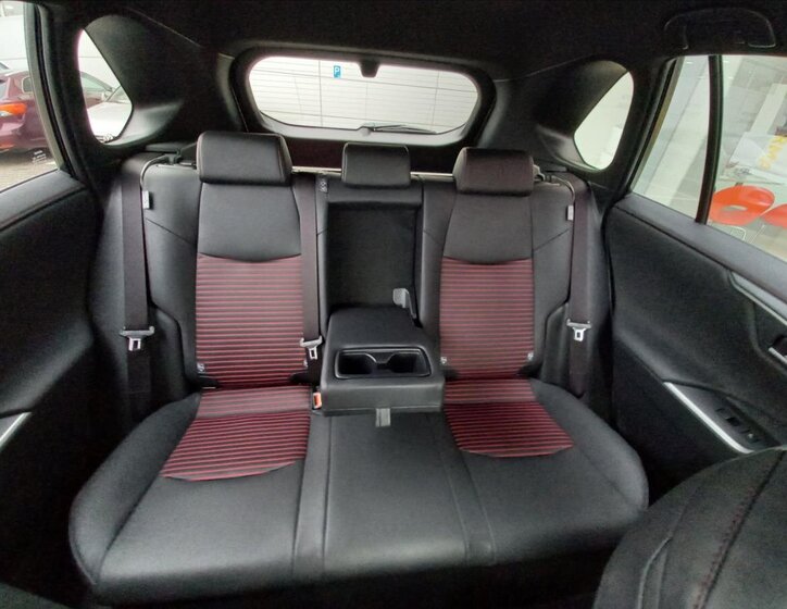 Toyota RAV4 SUV 2,5 l 225 kw