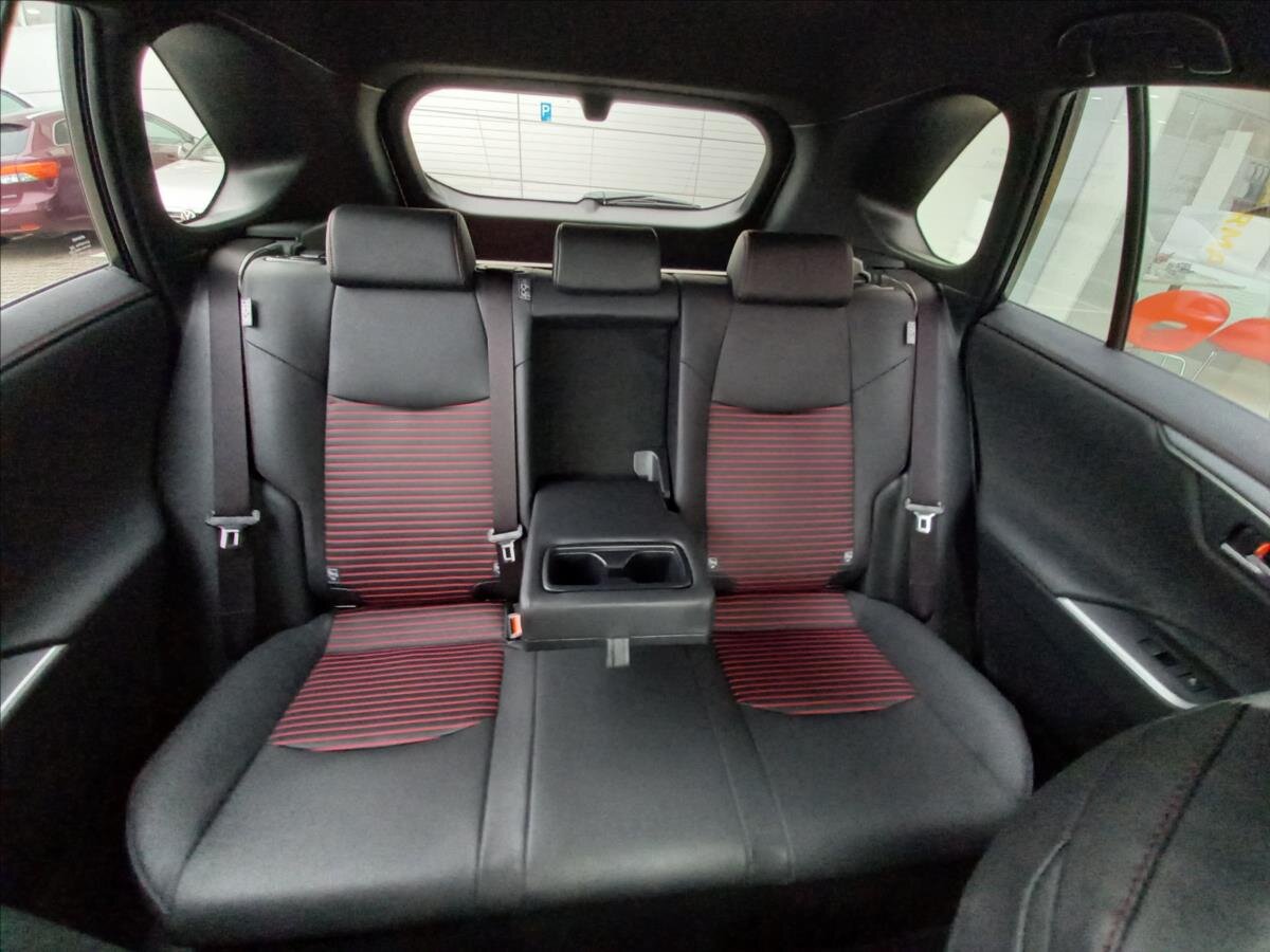 Toyota RAV4 SUV 2,5 l 225 kw