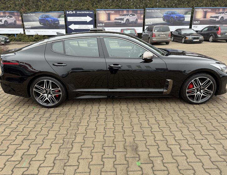 KIA Stinger 8