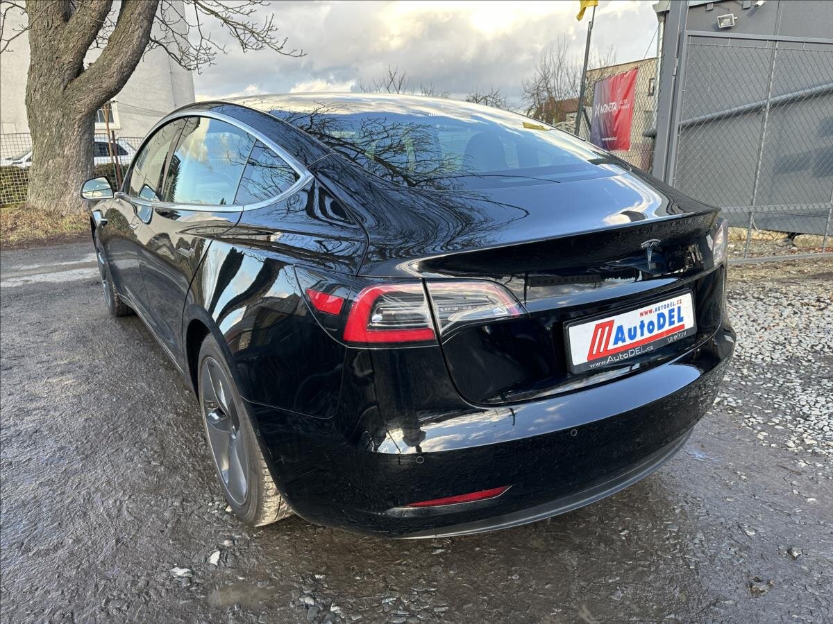 Tesla Model 3 Sedan / Limuzína 0,0 239 kw