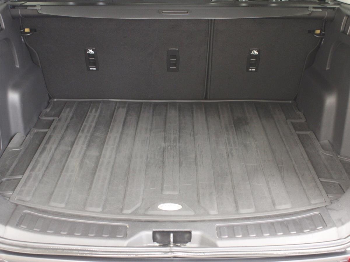 Land Rover Discovery Sport SUV 2,0 l 110 kw