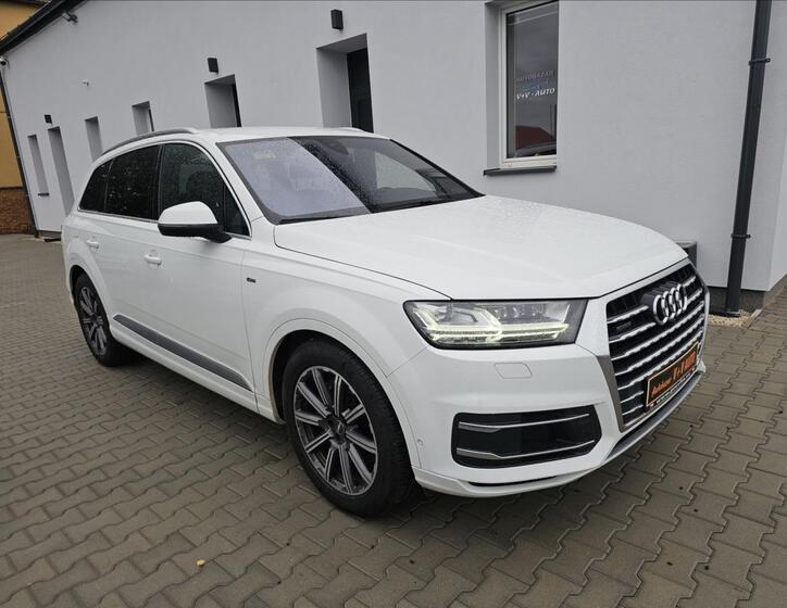 Audi Q7 4
