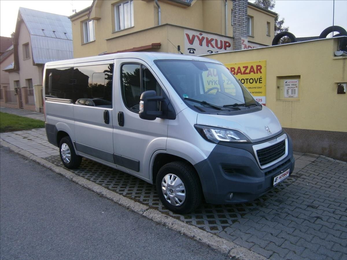 Peugeot Boxer Kombi 2,2 l 96 kw