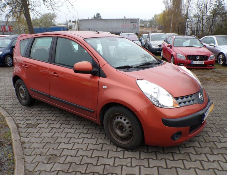 Nissan Note Kombi 1,4 l 65 kw