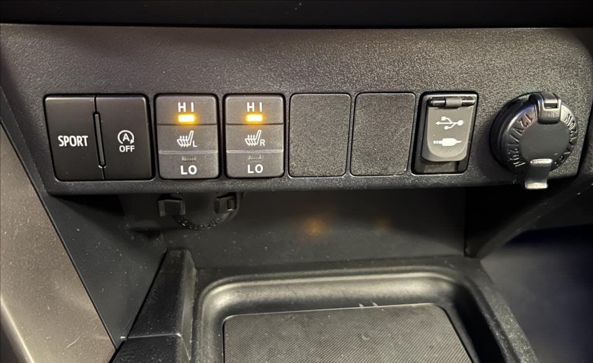 Toyota RAV4 SUV / Terénní 2,0 l 112 kw