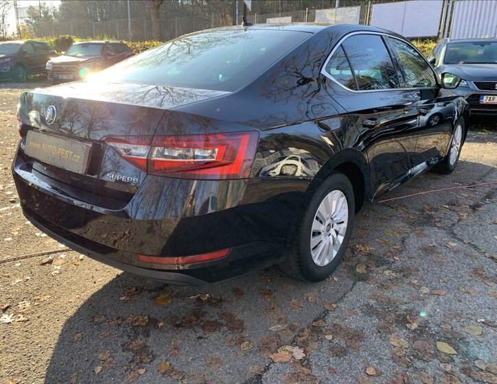 Škoda Superb Sedan / Limuzína 1,5 l 110 kw