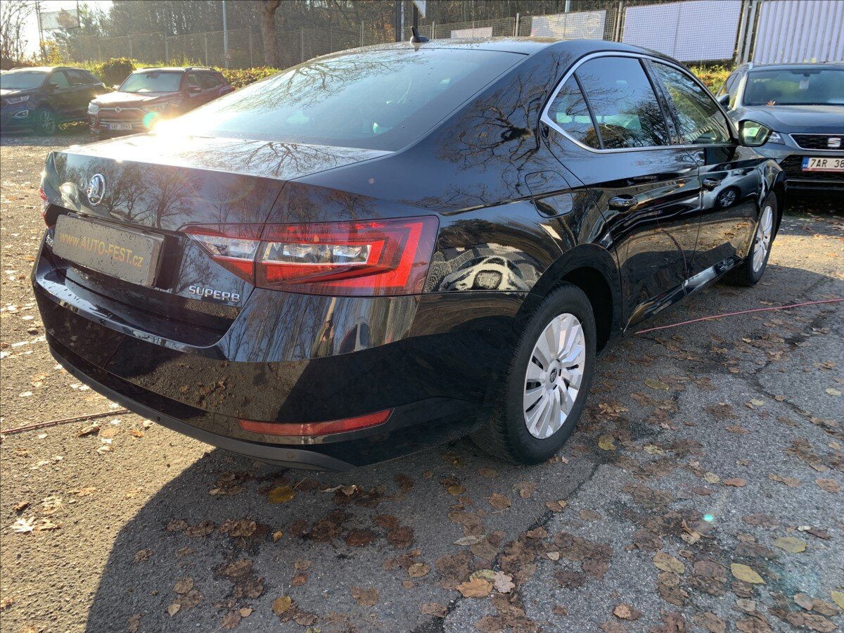 Škoda Superb Sedan / Limuzína 1,5 l 110 kw