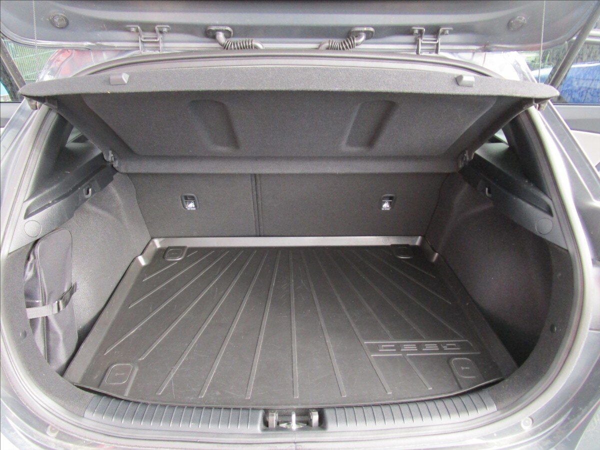 KIA Ceed Hatchback 1,4 l 103 kw