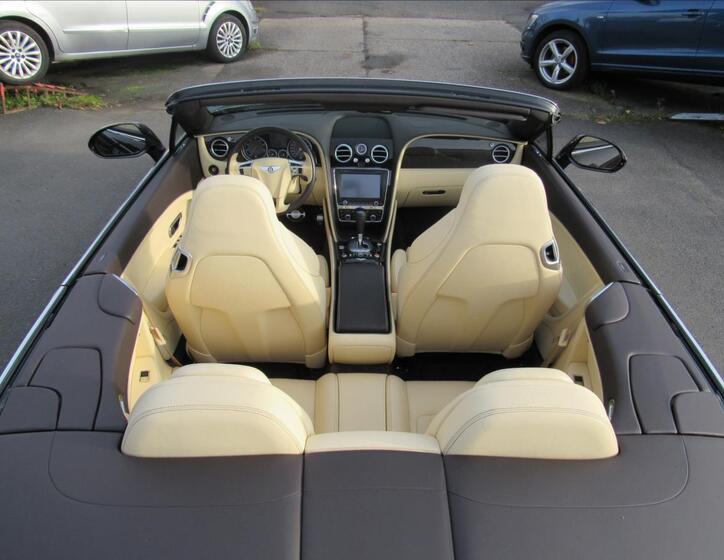 Bentley Continental GTC 11