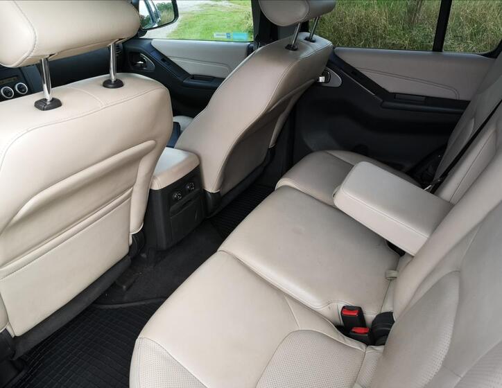 Nissan Pathfinder 9
