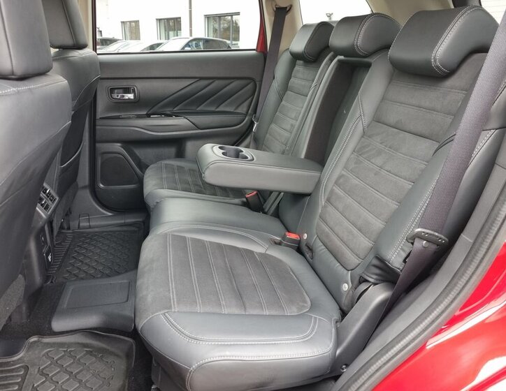 Mitsubishi Outlander SUV / Terénní 2,4 l 165 kw