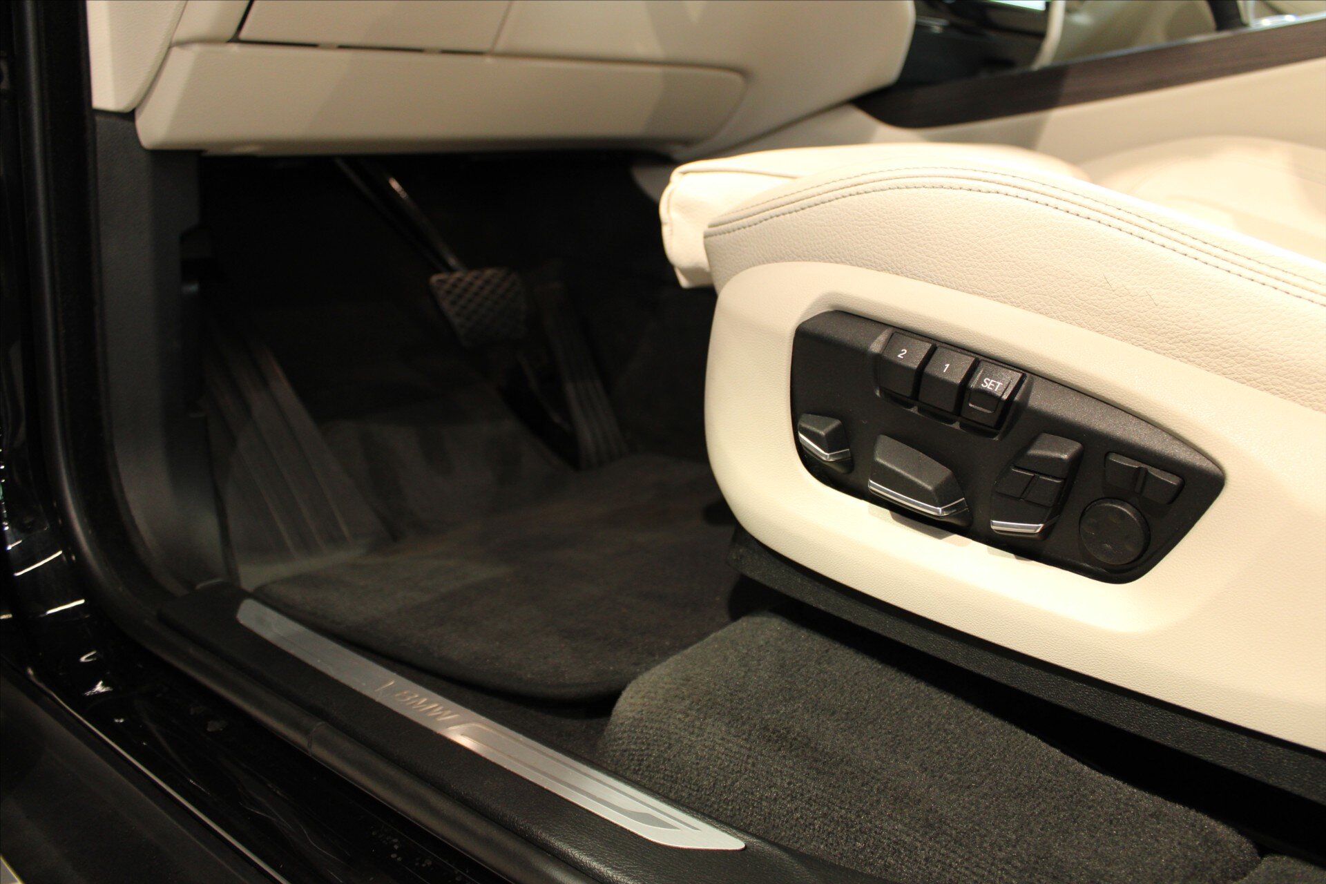 BMW X5 SUV / Terénní 3,0 l 230 kw