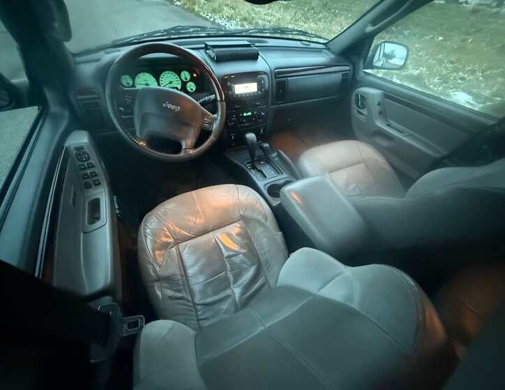 Jeep Grand Cherokee 9