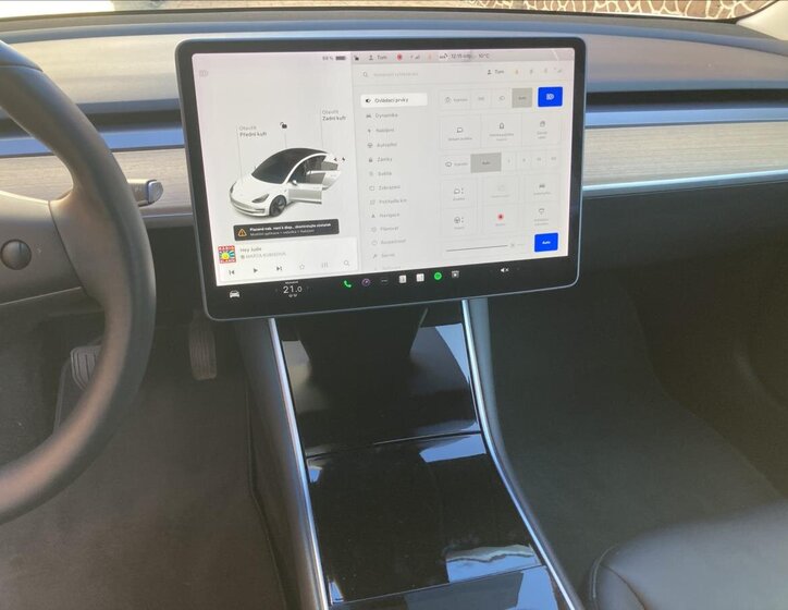 Tesla Model 3 Sedan 0,0 208 kw