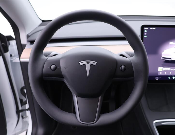Tesla Model Y 21