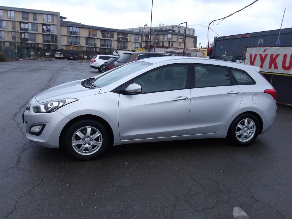 Hyundai i30 Kombi 1,6 l 99 kw