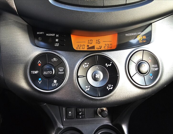 Toyota RAV4 Kombi 2,2 l 110 kw