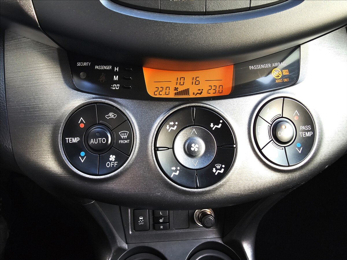 Toyota RAV4 Kombi 2,2 l 110 kw