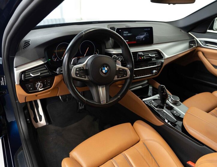 BMW Řada 5 Kombi 3,0 l 195 kw