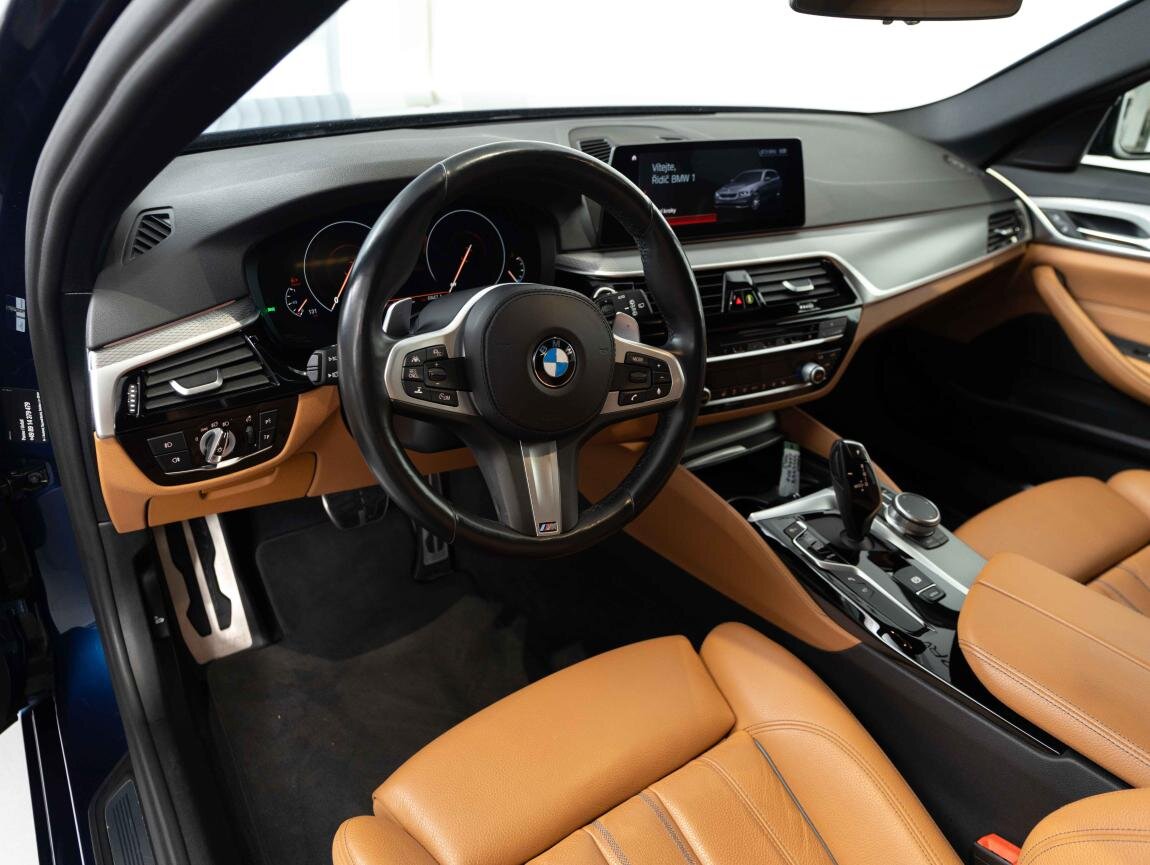 BMW Řada 5 Kombi 3,0 l 195 kw