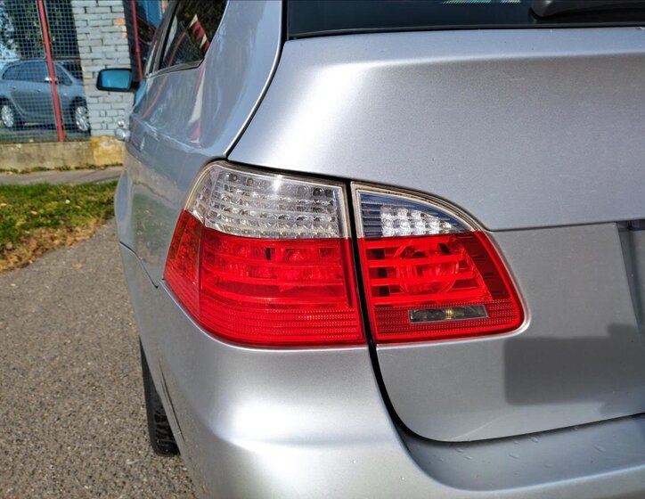 BMW Řada 5 Kombi 3,0 l 145 kw