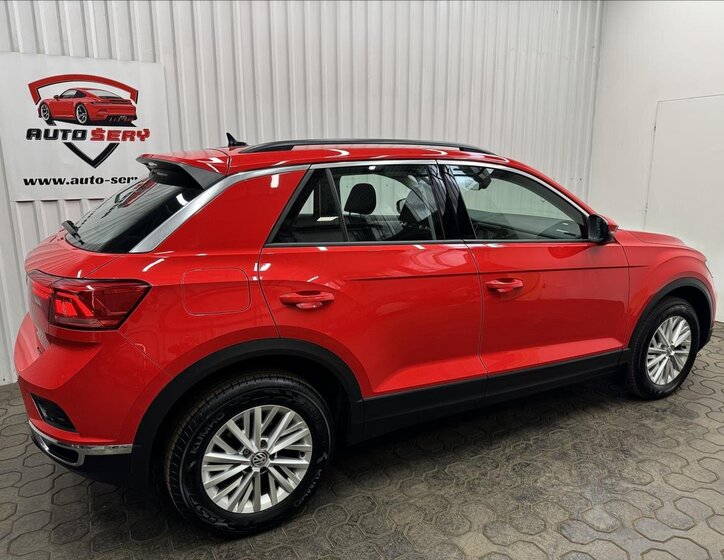 Volkswagen T-Roc SUV / Terénní 2,0 l 140 kw