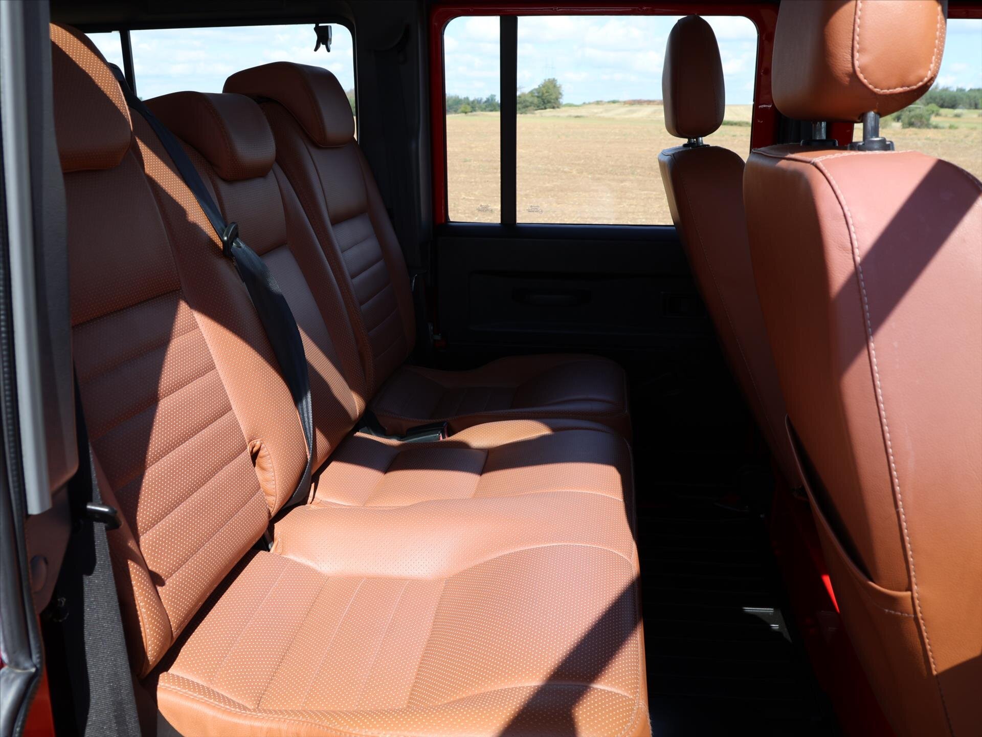 Land Rover Defender SUV / Terénní 2,4 l 90 kw