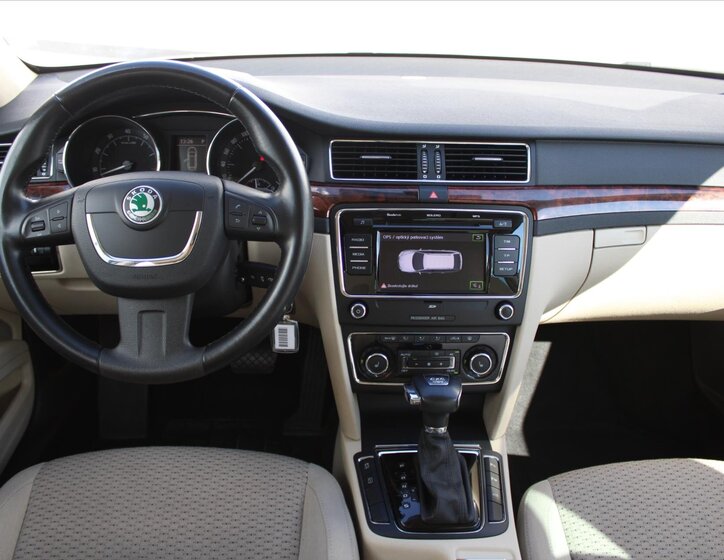 Škoda Superb 14