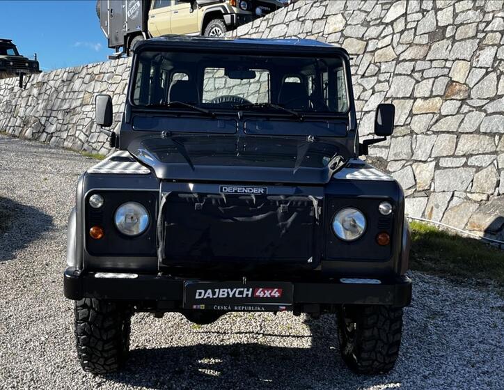 Land Rover Defender 2