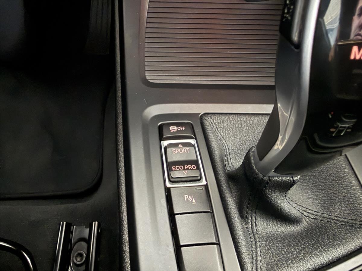 BMW X1 Kombi 1,5 l 103 kw