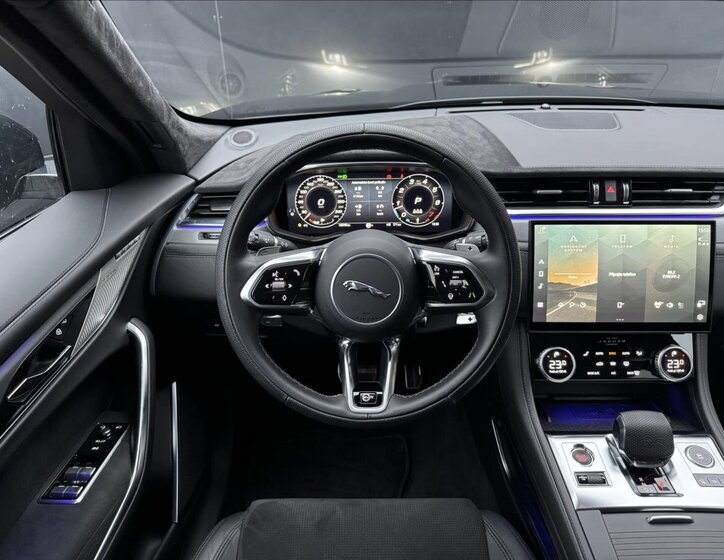 Jaguar F-Pace SUV / Terénní 5,0 l 405 kw