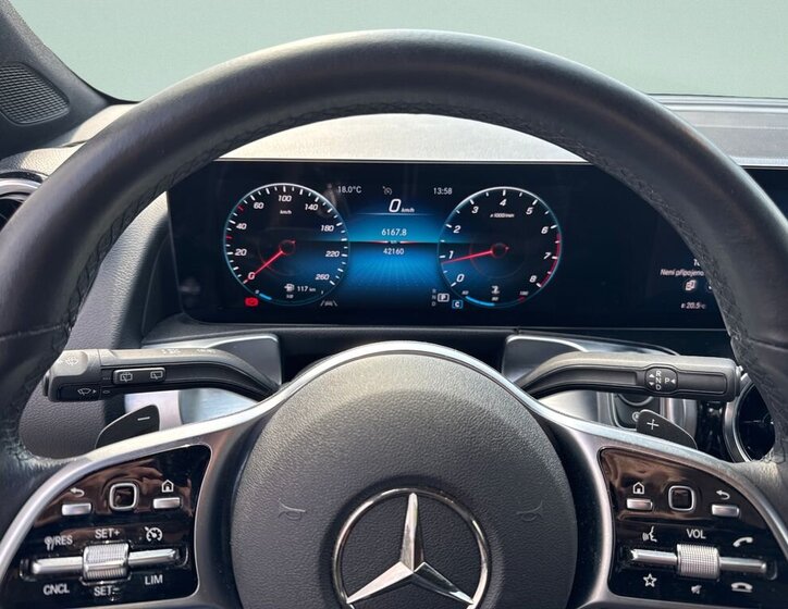 Mercedes-Benz GLB SUV / Terénní 1,3 l 100 kw