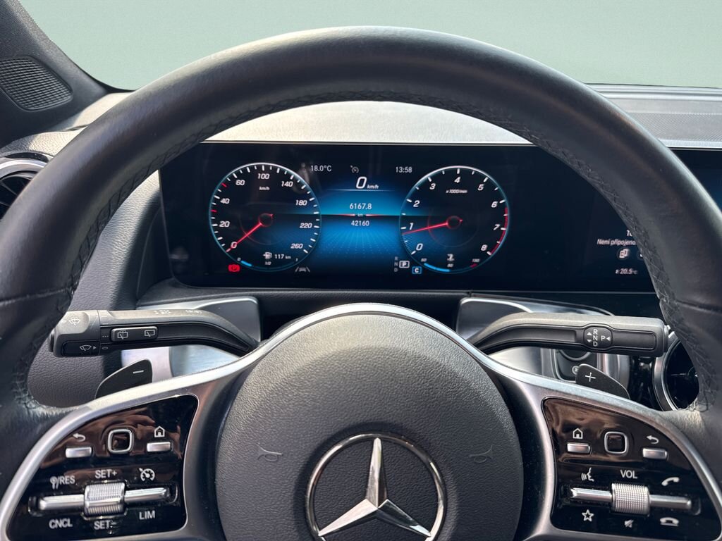 Mercedes-Benz GLB SUV / Terénní 1,3 l 100 kw