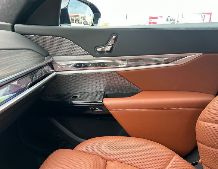 BMW i7 Sedan / Limuzína 0,0 400 kw