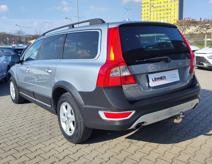Volvo XC70 Kombi 2,4 l 151 kw