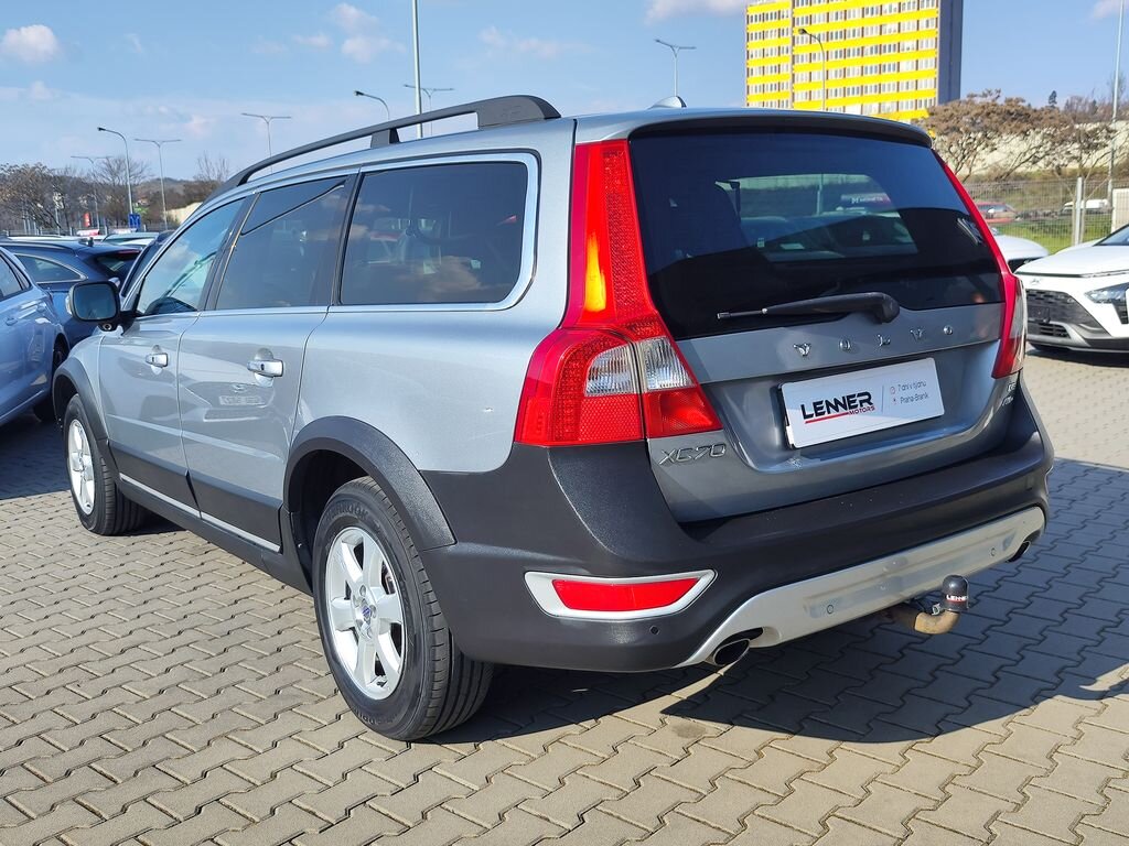 Volvo XC70 Kombi 2,4 l 151 kw
