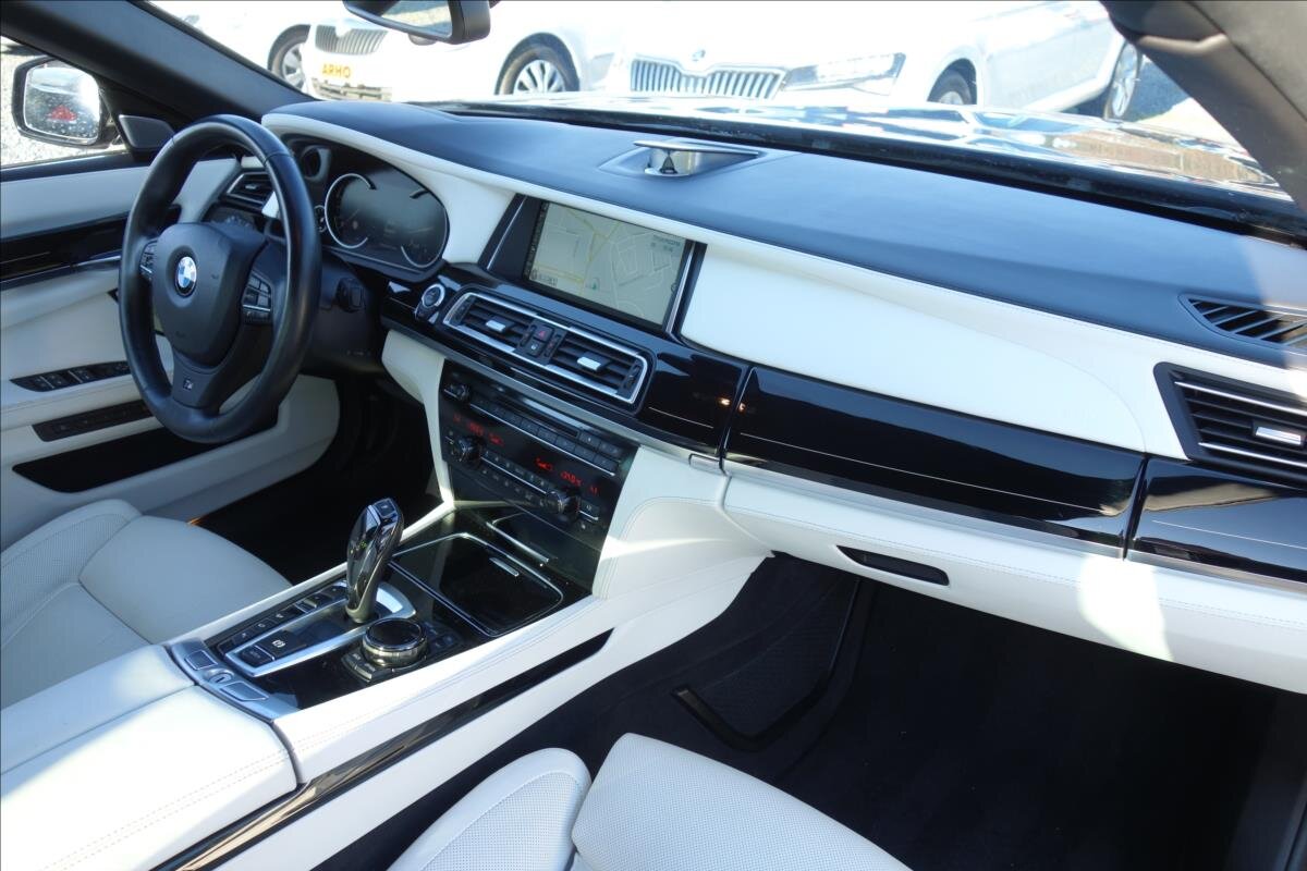 BMW Řada 7 Sedan 4,4 l 330 kw