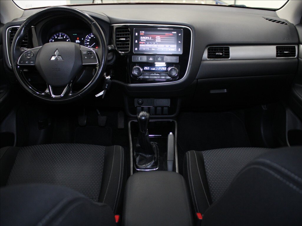 Mitsubishi Outlander SUV / Terénní 2,0 l 110 kw