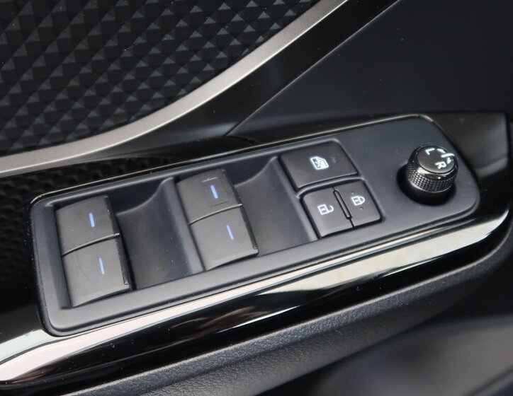 Toyota C-HR SUV 1,8 l 72 kw