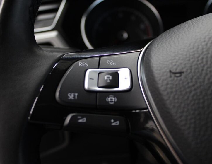 Volkswagen Touran Kombi 1,5 l 110 kw