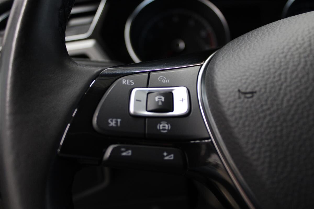 Volkswagen Touran Kombi 1,5 l 110 kw