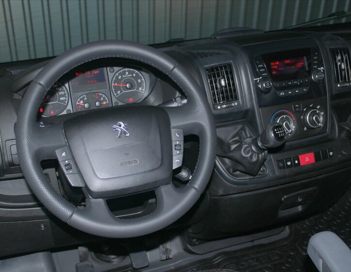 Peugeot Boxer Valník 2,0 l 120 kw