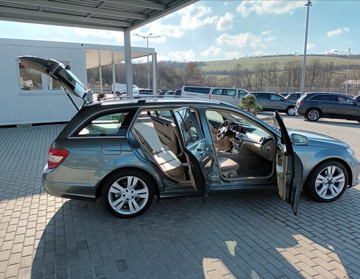 Mercedes-Benz Třídy C Kombi 2,1 l 100 kw