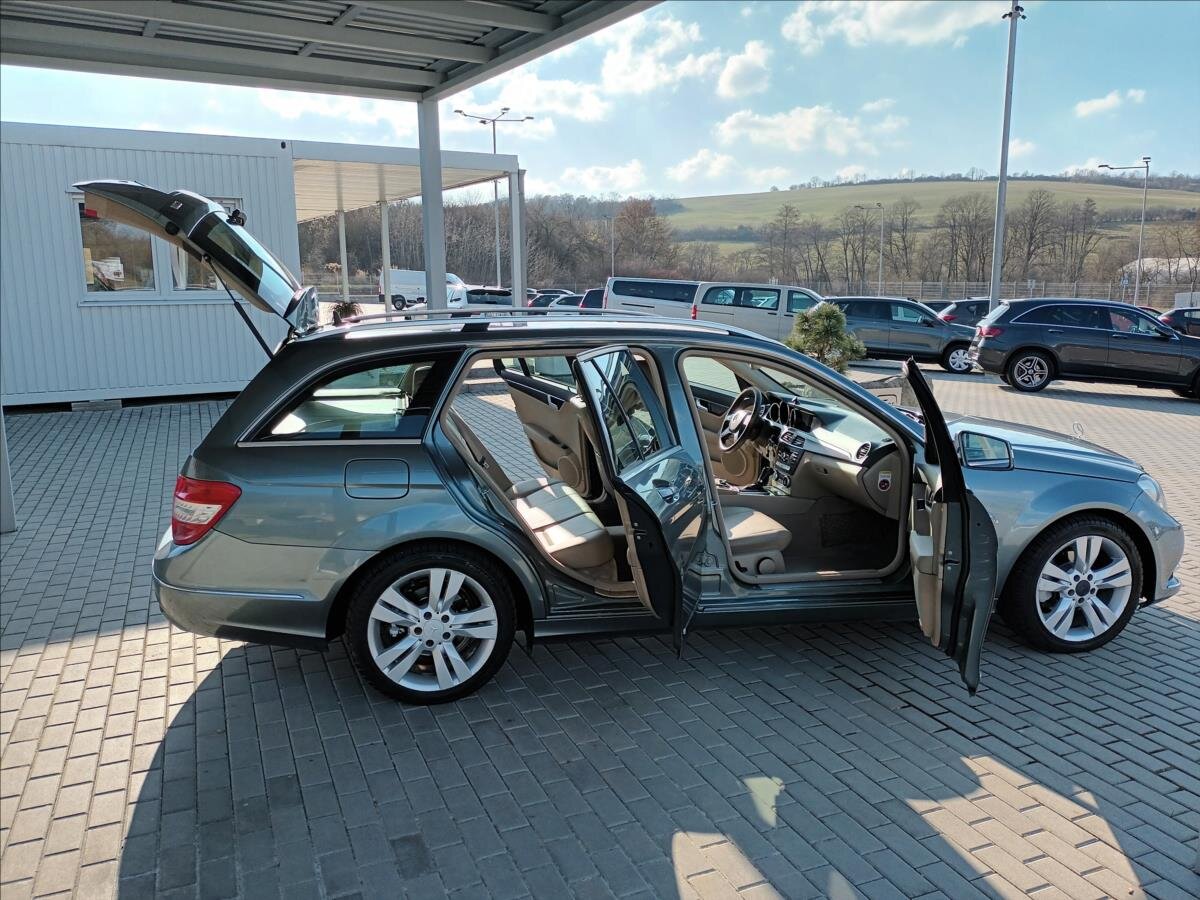 Mercedes-Benz Třídy C Kombi 2,1 l 100 kw