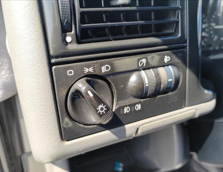 Volkswagen Transporter Kombi 2,5 l 75 kw