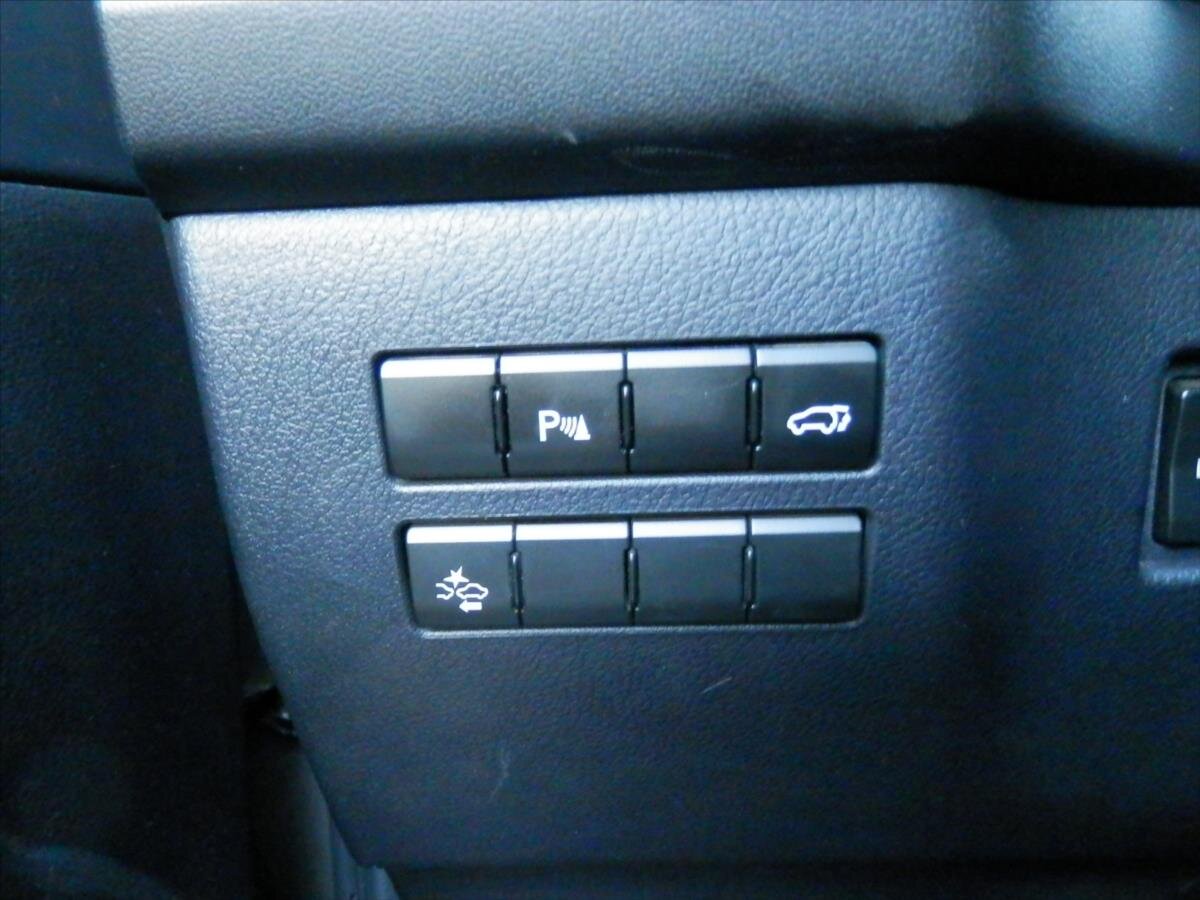 Lexus NX 300h SUV / Terénní 2,5 l 114 kw