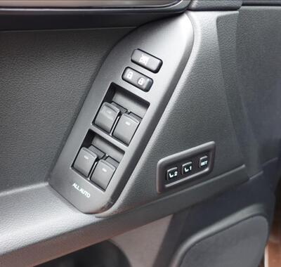 Toyota Land Cruiser 16