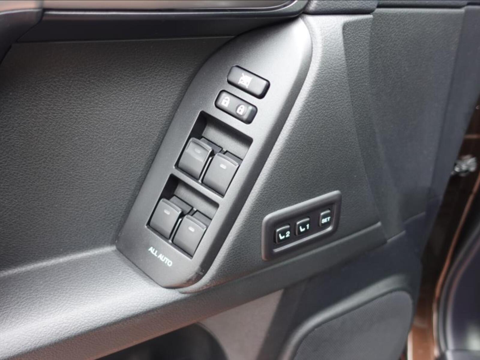 Toyota Land Cruiser 16